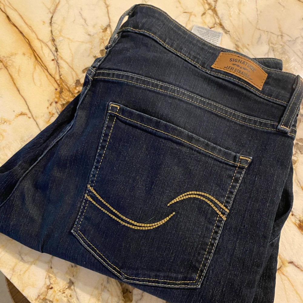 Signature Levi Strauss Womens Modern Straight Jeans